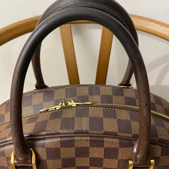 Louis Vuitton Nolita - Picture 2 of 7